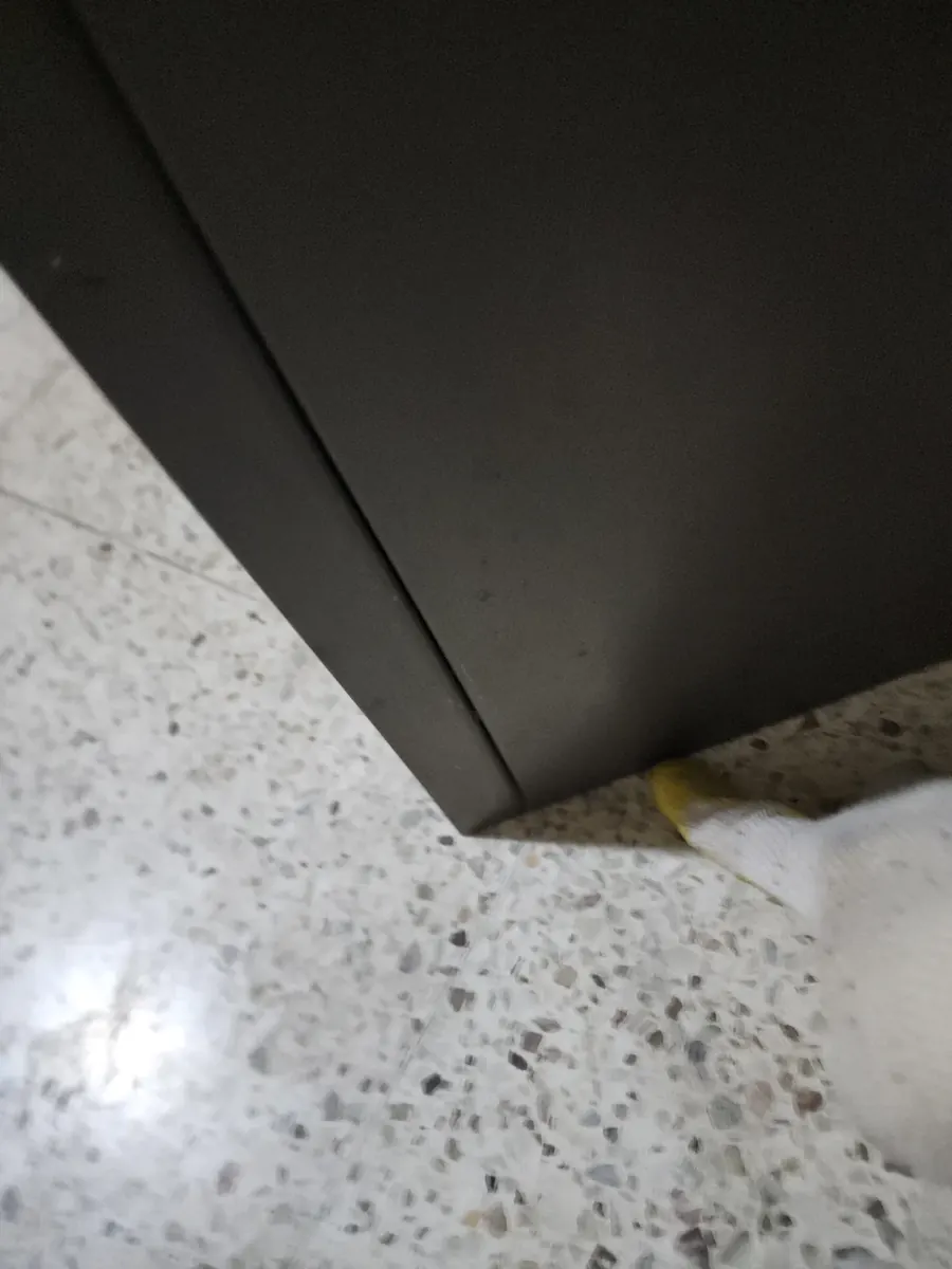 현관문 하부 힌지 교체 — 바닥에 끌리는 현관문 아래
