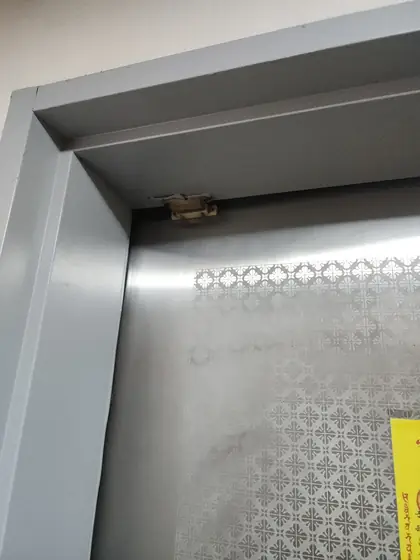 현관문 걸림 수리 — 문틀 안에 맞게 닫힌 문